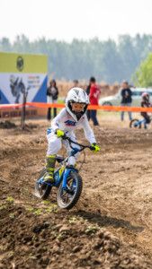美国库存 OWAYEBIKE Ultimate 儿童赛车迷你电动自行车 36V 铝合金车架全避震液压碟刹和 2 速变速器 - Product Image 5