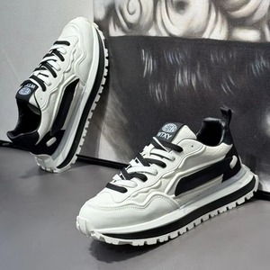 Baskets décontractées blanches pour hommes, collection Printemps 2026, respirantes, avec tige en PU, semelle en caoutchouc, semelle épaisse et semelle intérieure en EVA rehaussante - Product Image 3