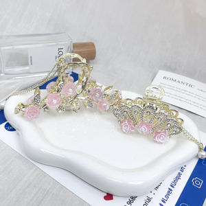 Hepburn Style lumière luxe doux métal Rose gland pince à griffe unisexe haute requin pince arrière de la tête chignon cheveux ac - Product Image 1