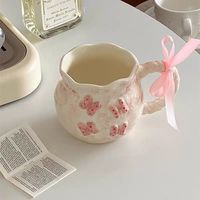 Vente en gros de tasses en céramique faites à la main de style Ins, cadeau pour couple, tasses à café avec nœud rose, tasse irrégulière avec poignée 350 ml
