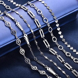 Collier ras du cou en acier inoxydable avec chaîne à maillons géométriques en forme d'arête de poisson et de fleurs, breloques faites à la main, couleur argent, bijoux en métal pour femme - Product Image 1
