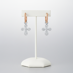 ต่างหูห่วงทองคำขาวและโรสโกลด์ 18K ดีไซน์วินเทจลายกากบาท งานแฮนด์เมด ประดับเพชรแท้ ของขวัญสำหรับผู้หญิง - Product Image 6