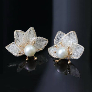 Pendientes de Perlas de Agua Dulce Naturales de Alto Brillo de 10-11 mm, con Encaje Italiano y Flores, Rellenos de Oro de 14K Importado, para Citas y Banquetes - Product Image 3