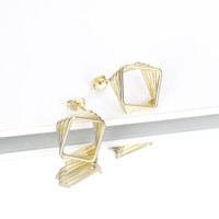 Aretes de Oro Laminado de 14K CM Jewelry con Flor, Perla Grande y Forma Robusta para Mujer, Pendientes de Aro y Gota