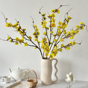 Ramas de flor de ciruelo artificial Dong Rui, paquete multipieza, seda, estilo chino, decoración para el hogar para el Año Nuevo Chino - Product Image 4