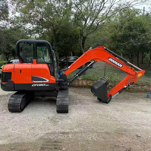 Petite pelle Doosan DX60 DH60 d'occasion de 6 tonnes, adaptée aux projets de production agricole et de construction. - Product Image 1