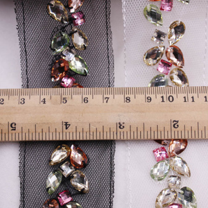 Vendita Calda: Elegante Passamaneria in Organza con Cristalli Acrilici e Strass, Larghezza 4cm, Fatta a Mano per Abbigliamento - Product Image 3