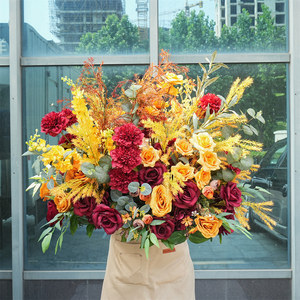 Camino de Flores Artificiales Personalizado de 60 cm con Diseño Floral Borgoña y Amarillo para Decoración de Bodas, Camino de Flores para el Pasillo, Ramo - Product Image 1