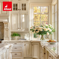 Meubles de cuisine américains traditionnels de luxe en bois massif, portes à panneaux surélevés, moulures de plafond, armoires de cuisine classiques sculptées sur mesure