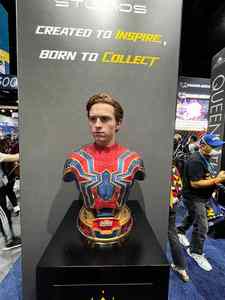 Statua Busto di Iron Spider-Man, Personaggio <span class=keywords><strong>Marvel</strong></span> Supereroe, Scultura in Resina per Decorazione - Product Image 1