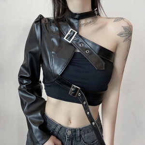 Chaqueta corta de cuero sintético estilo punk para mujer, de una sola manga, negra, con aberturas y correa de hebilla, sexy, para discoteca, ropa urbana, top de actuación - Product Image 1