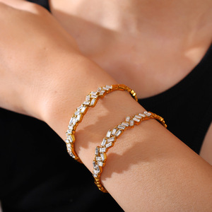 Omkaimiing thời trang cao cấp ánh sáng sang trọng thép không gỉ mạ 18KGold Joker Hình Học Chuỗi liên kết vòng đeo tay phụ nữ không thấm nước - Product Image 3