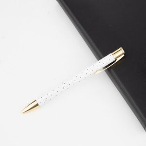 Bolígrafo Blanco con Detalles Dorados y Diseño de Puntos, Venta al Por Mayor, Personalizable con Logotipo y Color - Product Image 4