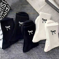 Chaussettes en tricot personnalisées avec logo, unisexes, décontractées, automne-hiver, respirantes, en polyester et coton, imprimé nœud, noir et blanc, pour étudiants