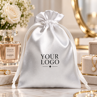 Pochette en satin blanc avec logo pour extensions capillaires, sac de rangement à cordon pour bijoux, tresses et perruques