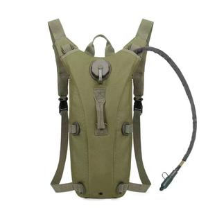 Sac à dos d'hydratation tactique en nylon imperméable pour sports de plein air, compatible MOLLE, design camouflage - Product Image 2