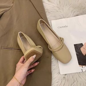 Mary 2025 nouveau printemps/automne français chaussures à semelle plate avec fond souple petite brise de soirée en cuir doux pour les grands-mères - Product Image 1