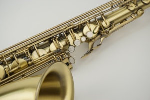 <span class=keywords><strong>Saxophone</strong></span> Ténor OEM B-flat Archaize avec Gravures Manuelles, Instrument à Vent, Finition Bronze Vieilli Poli, Laiton Laqué <span class=keywords><strong>Vintage</strong></span> - Product Image 6