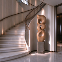 Ornement sculpté en bois pour hôtel et B&B, sculpture verticale abstraite haut de gamme pour unité modulaire et salon