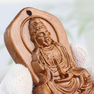 Colgante de madera de durazno tallada con placa de Guanyin, decoración religiosa para el hogar, regalo artesanal - Product Image 1