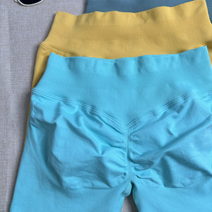 Pantalones cortos <span class=keywords><strong>de</strong></span> Yoga <span class=keywords><strong>de</strong></span> tres puntos <span class=keywords><strong>de</strong></span> cintura baja sin costuras <span class=keywords><strong>de</strong></span> <span class=keywords><strong>color</strong></span> caramelo, pantalones cortos <span class=keywords><strong>de</strong></span> tres secciones con patrón sólido - Product Image 2