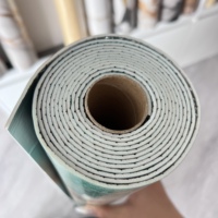Papier peint moderne imperméable en vinyle et marbre Film décoratif en PVC autocollant mural résistant à l'huile pour la cuisine, les hôtels et les centres commerciaux