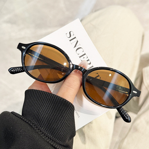 Gafas de Sol Redondas Retro Modernas e Individuales, Unisex, Marrón/Negro, Protección UV400, Cómodas para Uso en Exteriores, a la Moda - Product Image 2