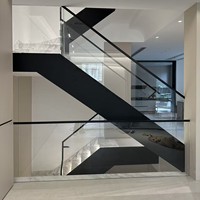 Escalier moderne haut de gamme en acier et verre |   Conception Intérieure Durable Sur Mesure pour Villas et Duplex, Apportant Chaleur à Votre Maison