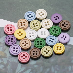 Boutons en résine crème plaquée de 11 mm, strass faits à la main, 4 trous, accessoires de couture pour vêtements, style simple et coloré, en stock - Product Image 3