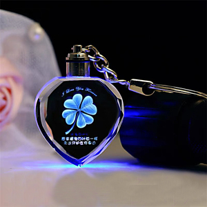 Gravure laser 3D personnalisée en gros Couple <span class=keywords><strong>Photo</strong></span> claire Blue Red Rose Design Led Crystal Heart Keychain - Product Image 6