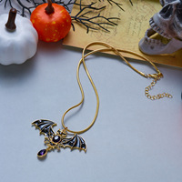 Collier Pendentif Gothique Vintage Halloween avec Motif Chauve-souris Sombre et Fantôme Orné de Pierres, Bijou de Mode pour Femme, pour Fêtes Costumées et Festivals, Vente en Gros