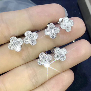 Orecchini a Quadrifoglio in Stile Coreano, Eleganti Orecchini a Perno con Zirconi per Donna, Gioielli Minimalisti per Uso Quotidiano - Product Image 3