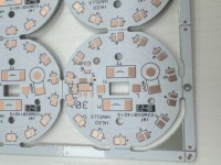 Plaque de circuit imprimé (PCB) pour downlight LED RGB 2835 SMD 9W OEM ODM, base en aluminium multicolore, épaisseur de cuivre 15-35µm, finition de surface HASL acceptée