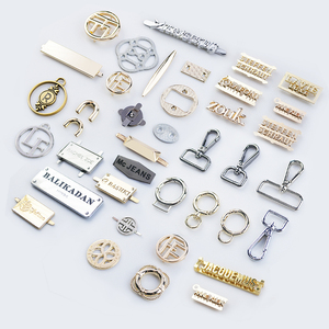 Label Logam Berkualitas Tinggi OEM dengan Logo Kustom Terukir untuk Pakaian Aksesoris Logam Fashion Tag Merek - Product Image 3