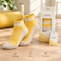 Chaussettes de yoga antidérapantes couleur crème jaune rayé, coupe ajustée et flexible pour studio, étiquette privée, commande personnalisée, approbation de la coupe