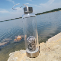 Vente en gros bouteille d'eau en apatite naturelle bouteille d'eau en cristal de quartz et gravier infusé de pierre de guérison
