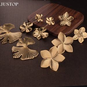 Aretes de Acero Inoxidable con Grabado de Logotipo Gratuito JUSTOP, Diseño de Flor de Cuatro Hojas, Chapados en Oro de 18K, Joyería de Moda Bohemia para Mujer, Regalo - Product Image 4