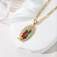 Collier Pendentif Vierge de Guadalupe Doré Scintillant et Éblouissant, Émail Incrusté Motif Rayons de Soleil, Bijou Tendance pour Femme, Idéal Cadeau