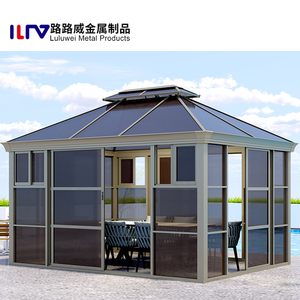 Overdekte tuinpaviljoen met aluminium stalen poedercoating, gemotoriseerde lamellen en schuifdeur van glas. - Product Image 1