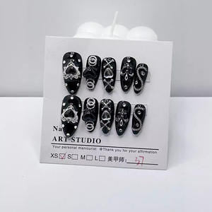 Qianya Tokyo Gothic Press on Nails con Heart Diamond & Chain Decor - Dark Alternative Style <span class=keywords><strong>Uñas</strong></span> postizas hechas a mano al por mayor - Product Image 4