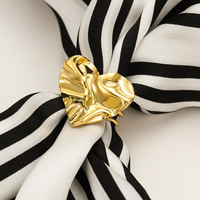 Mode luxe minimaliste bijoux de mode incolore 18k or acier inoxydable marteau motif amour femmes étanche anneau ouvert