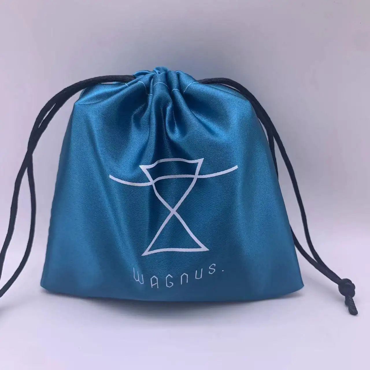 Bolsa de embalaje pequeña con logotipo personalizado, bolsas de regalo de satén de lujo para joyería, con cordón