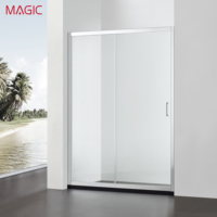 Paroi de douche coulissante incurvée de conception européenne pour hôtel et maison d'hôtes, avec poulie en acier inoxydable et cadre en verre revêtu, pour séparation zones sèche et humide de la salle de bain