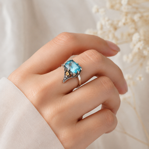 Anello a forma di fiore bicolore, accessorio di design alla moda per l'uso quotidiano - Product Image 2