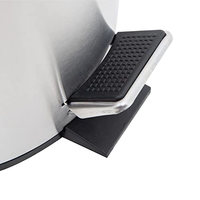 Poubelle en métal en acier inoxydable Type de pressage Couvercle Pédale Poubelle Poubelles pour la cuisine Poubelle Stockage à domicile
