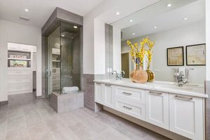 Meuble-lavabo de salle de bain CANA moderne, écologique, peint sur mesure, blanc, style Shaker, avec lavabo sous plan, modulaire, pour projets hôteliers et d'appartements - Product Image 2