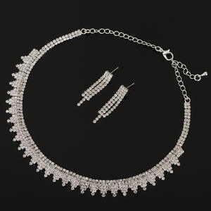 Collar de mujer <span class=keywords><strong>2023</strong></span> con triángulos pequeños, accesorios de disfraz de Punta chapados en oro, joyería nupcial de cristal de diamantes de imitación para fiestas - Product Image 2