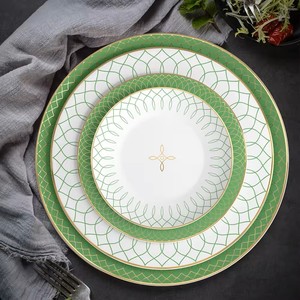 Venta al por mayor Fine Bone China Dinner Set Exquisito Lujo Cerámica Hojas Verdes Flores Platos de Porcelana Platos Grabados Bodas - Product Image 4