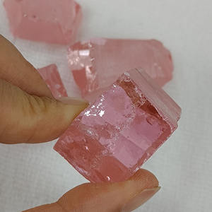 Zirconia cúbica sintética de color rosa sin cortar, piedra en bruto, materia prima para la fabricación de gemas sueltas - Product Image 1
