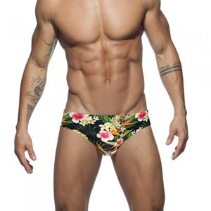 Traje de baño de poliéster con patrón floral para hombre de estilo europeo 1 Calzoncillos florales Cordón ajustable Spandex/Nylon Servicio OEM disponible - Product Image 1